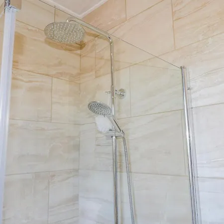 Cliff House 펜션 *